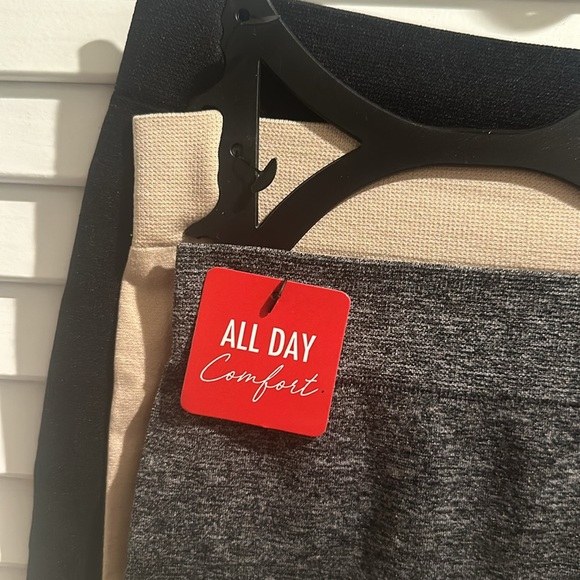 Nwt Skinny Girl (3) Seamless Slip Shorts for all day comfort. Black, taupe, Gray - Picture 3 of 4